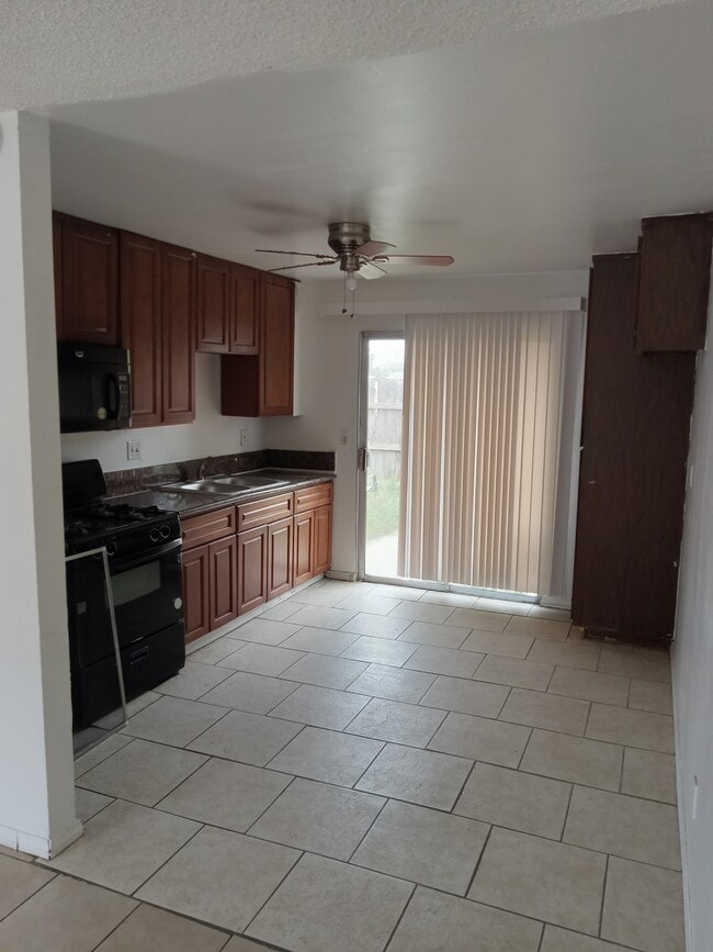 Building Photo - 41900-41960 Acacia Ave