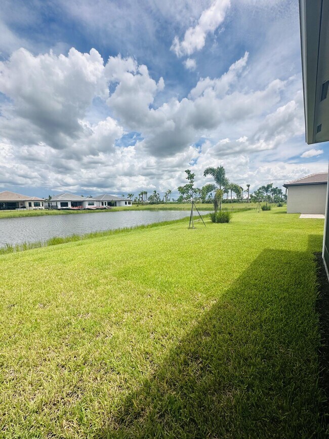 Building Photo - 12465 SW Crystal Cv Dr
