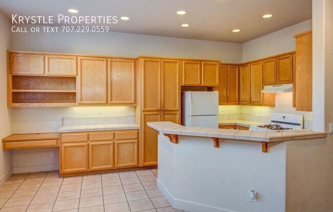 Building Photo - Spectacular property in Vallejo's Gated Ti...