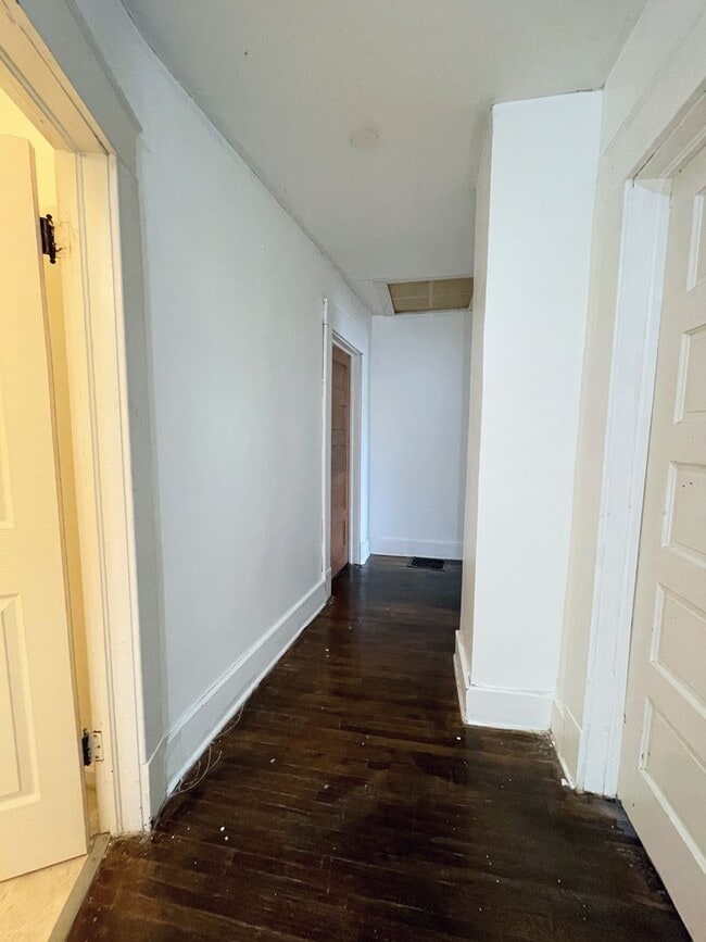 Building Photo - 3 Bed 1.5 Bath
