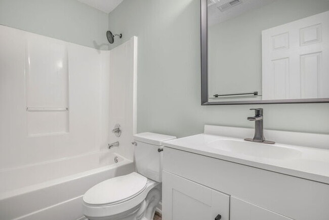 Building Photo - 3 Bedroom, 2 Bath with Home Office