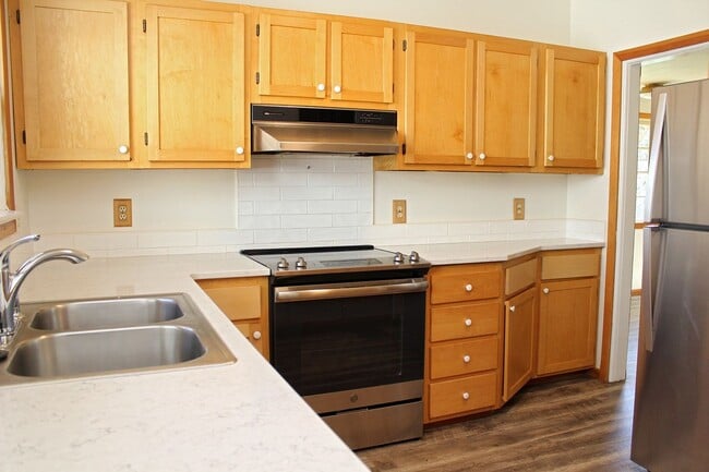 Building Photo - 3006 NE 66th Ave