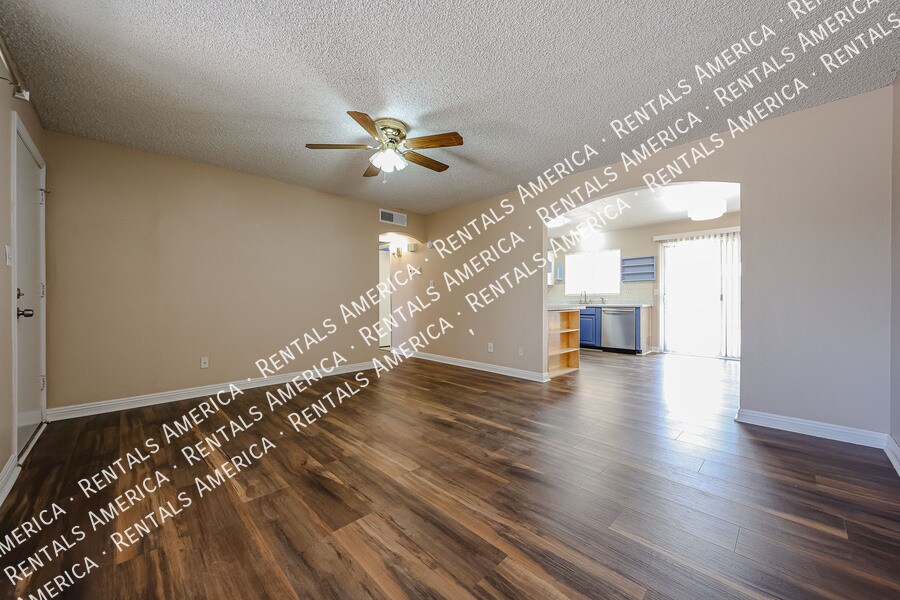 Building Photo - 1117 W Auburn Dr