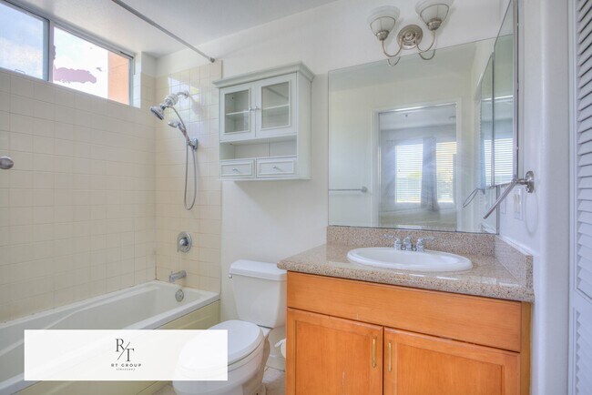 Building Photo - Luxurious Modern Condo in Alhambra