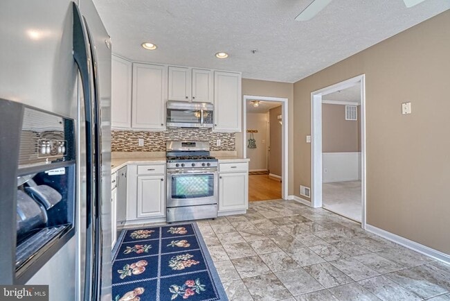 Building Photo - 206 Colgate Dr