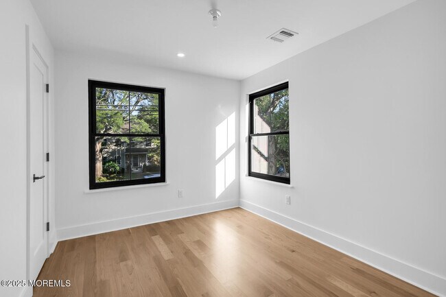 Building Photo - 514 River Rd