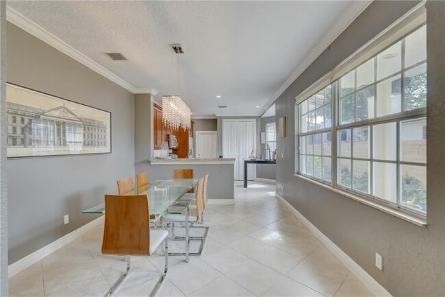 Building Photo - 1109 NE 16th Ave