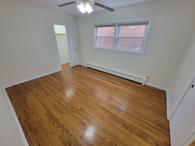 Building Photo - 5809 N Whipple St