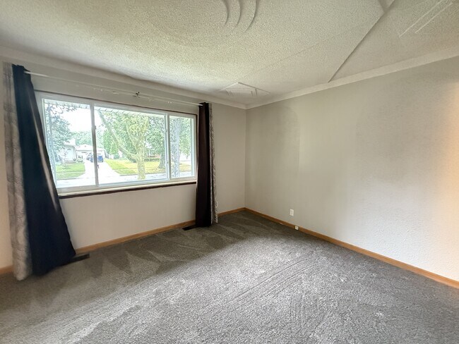 Building Photo - 208 Wallace Dr