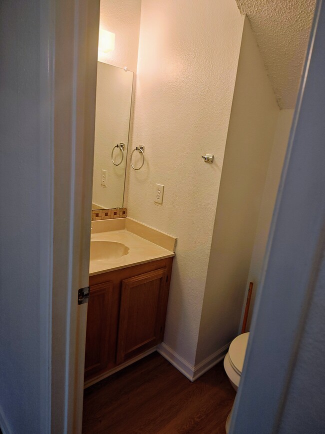 Building Photo - 1114 Royal Crest Dr