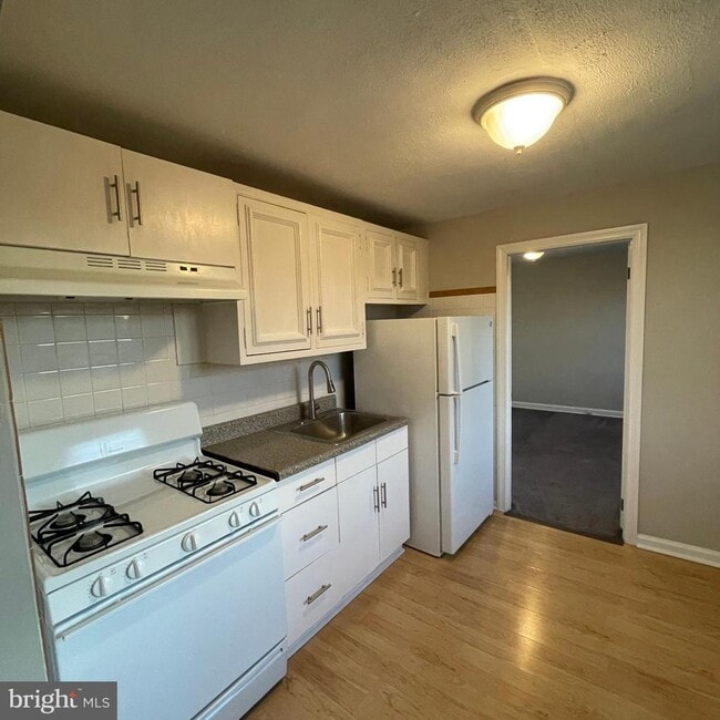 Building Photo - 1126 Faunce St