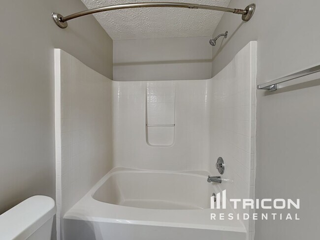 Building Photo - 221 Osmanthus Way