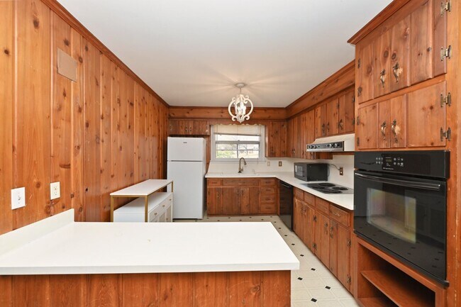 Building Photo - **WELL-LOVED AND WELL-MAINTAINED ONE-LEVEL CRIEVE HALL AREA HOME READY FOR YOU TO CALL HOME**