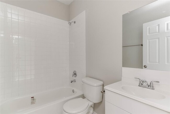 Building Photo - 412 Booth St