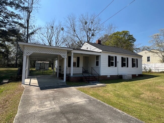 Building Photo - 2 Bedroom, 1 Bath Home