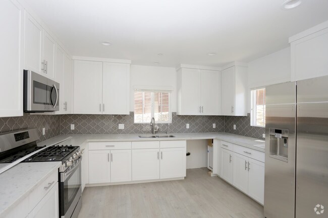 3BR, 2.5BA - 1,500 SF - Old Agoura Apartments