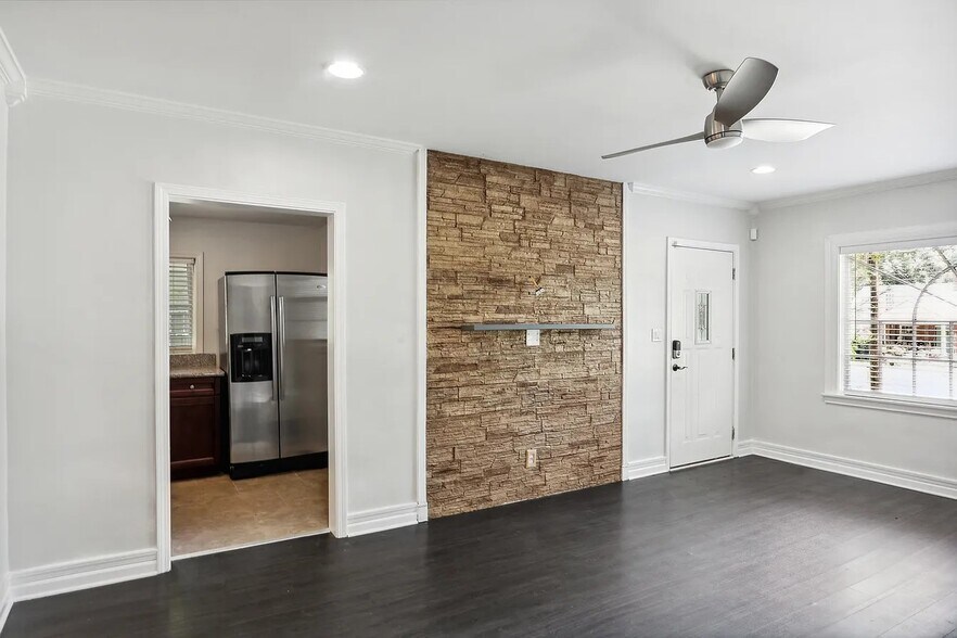 Building Photo - 1268 Eastland Rd SE