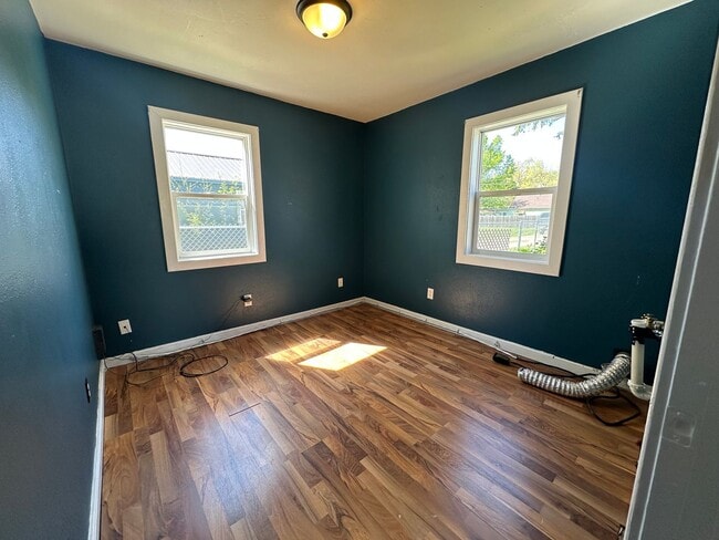 Building Photo - 2 Bedroom House in Webster City $750