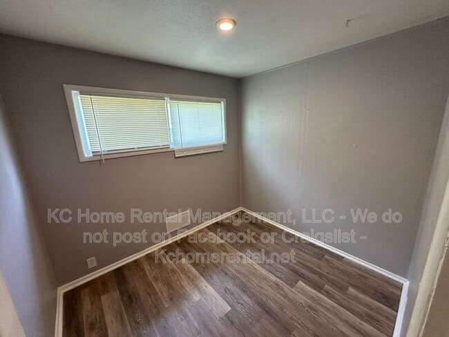 Building Photo - 10812 Newton Ave