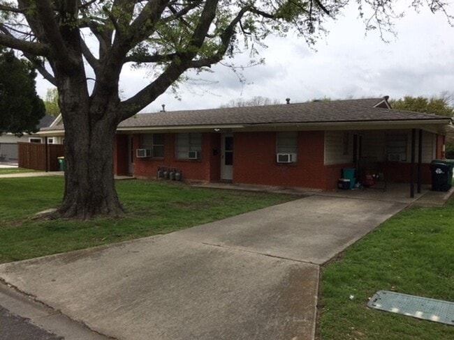 Primary Photo - 1519-1521 Anna St