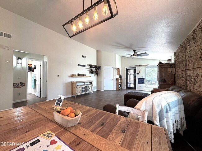 Building Photo - 14309 Desert Orchid Dr