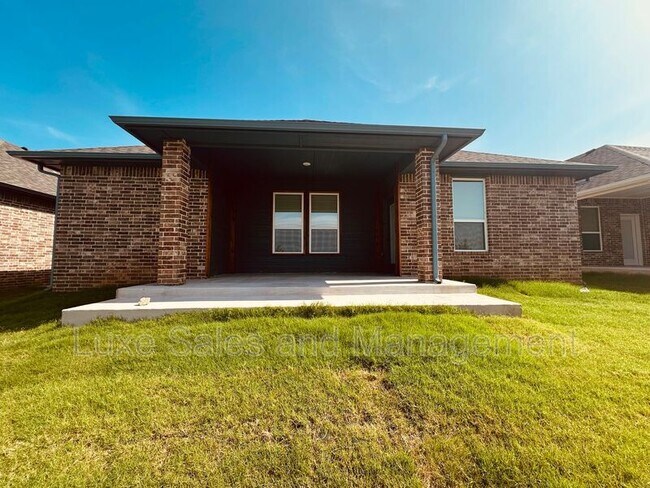 Building Photo - 8229 NW 163rd Ter