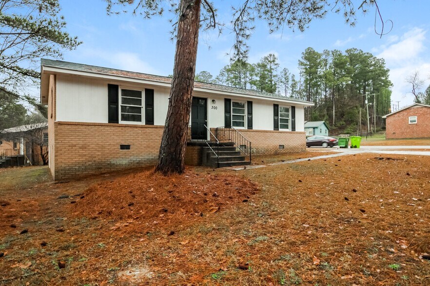 Building Photo - 300 Forestwood Dr