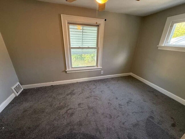 Building Photo - 3 BED 1 BATH BEAUTIFUL HOME IN CLEVELAND!