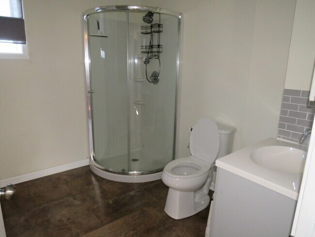 Building Photo - 2002 Cottage Ave