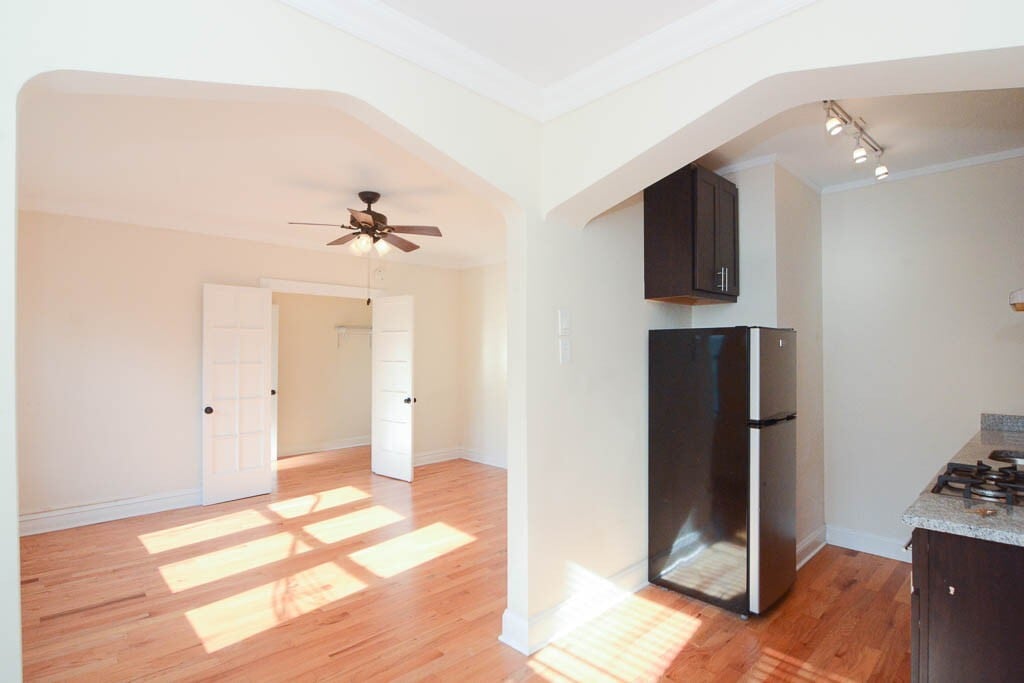 Building Photo - 4742 N Hermitage Ave