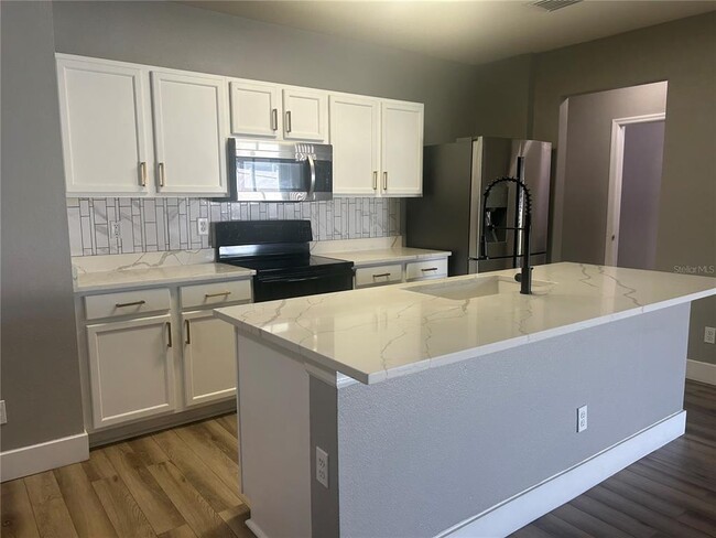 Building Photo - 14428 Dunrobin Dr