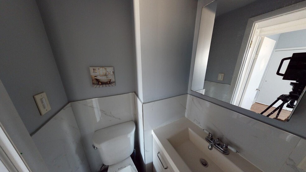 Building Photo - Beautifully renovated Bushwick apartment by A & L trains