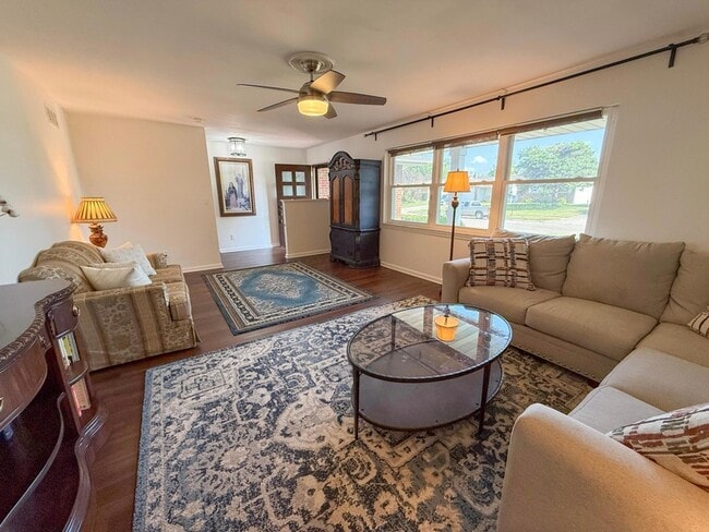 Building Photo - 3084 Sawyer Dr