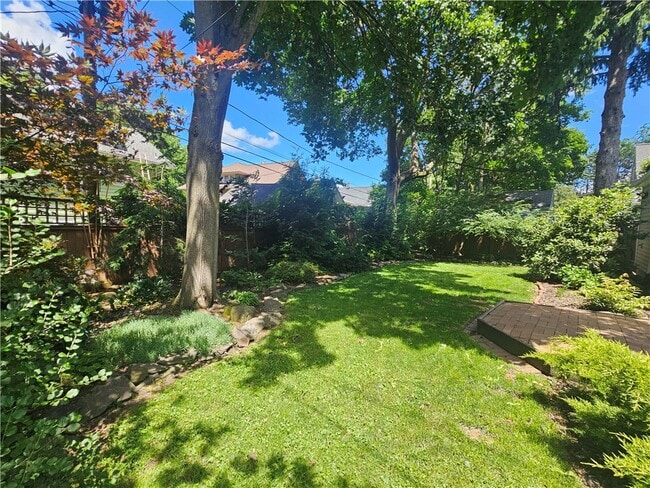 Building Photo - 50 Greenview Dr