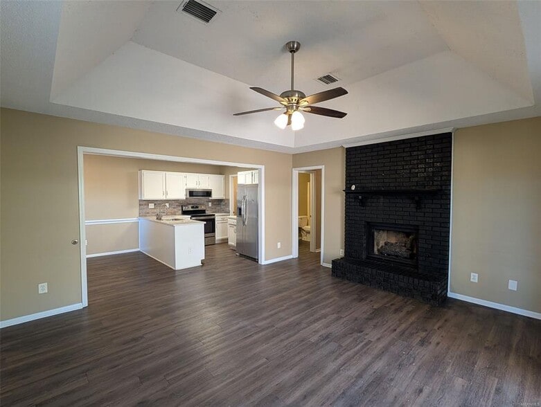 Building Photo - 5902 Carmel Dr