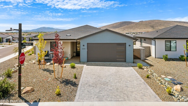 Building Photo - 5999 Finch Pl