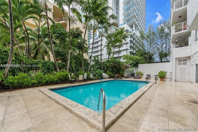 Building Photo - 677 NE 24th St