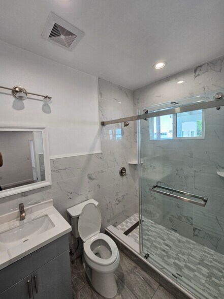 Building Photo - 3832 Temple City Blvd