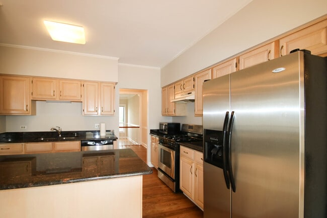 Building Photo - 648 W Parkside Dr