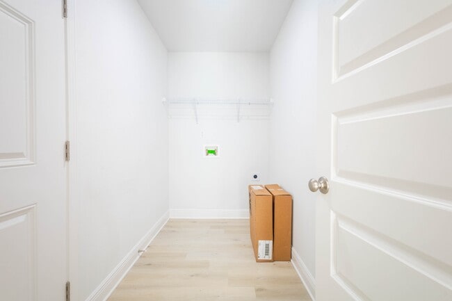 Building Photo - 8207 Doris Ave