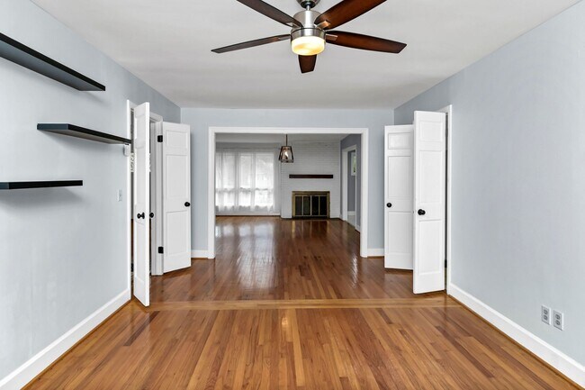 Building Photo - Prime Location! Beautiful Home Only Minutes to The Vista & Downtown