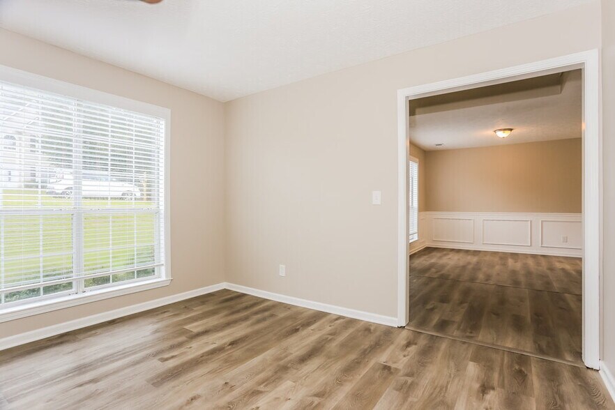 Building Photo - 8079 Clearview Cir