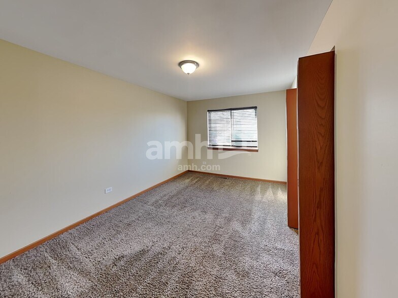 Building Photo - 26251 W Bayberry Ct