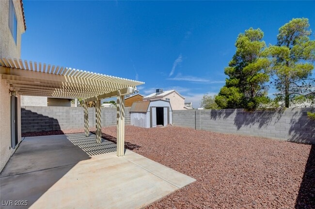 Building Photo - 8216 Carmen Blvd