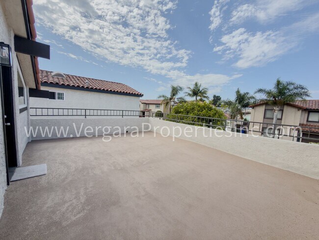 Building Photo - 1136 Gian Dr