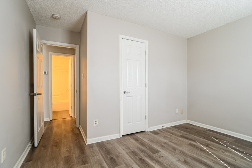 Building Photo - 1610 Royal Tree Ct