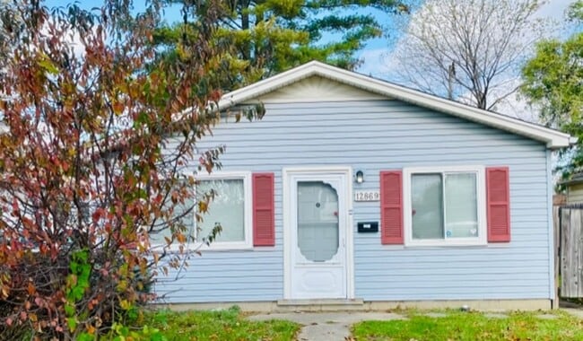 Primary Photo - Cozy 3 Bedroom Ranch located on a quiet Wa...
