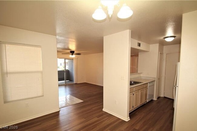 Building Photo - 555 E Silverado Ranch Blvd