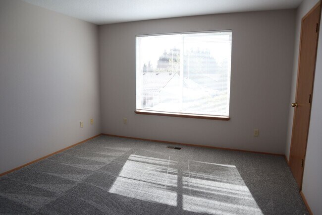 Building Photo - 114 SW 14th Cir