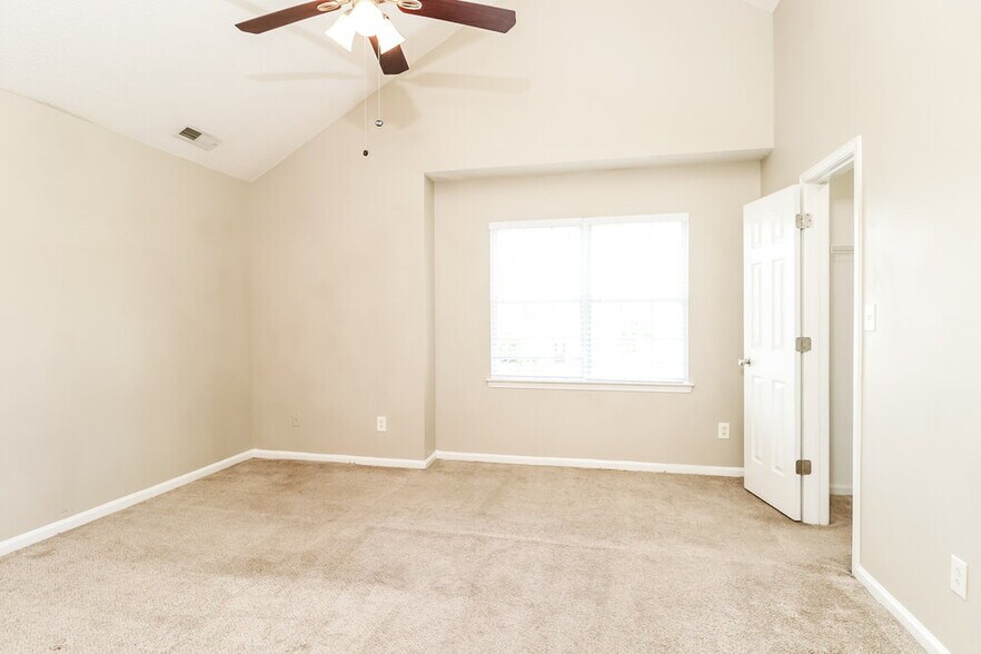 Building Photo - 5805 Bridgeway Dr